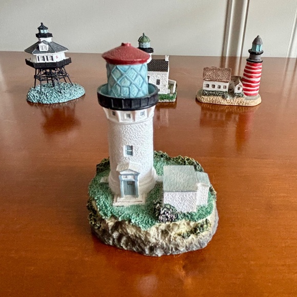 Set of 5 Mini Lighthouses - Picture 2 of 9